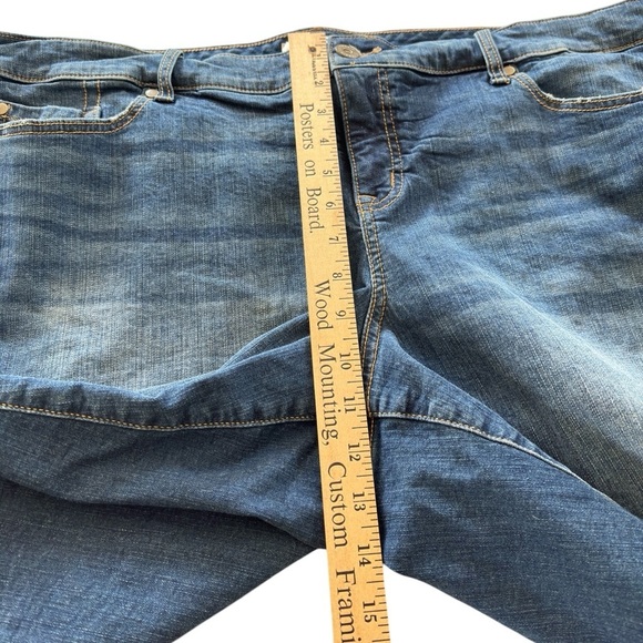 Torrid Stretch Denim Bermuda Jean Shorts Womens Plus Size 22 Distressed Raw Hem - Picture 9 of 14